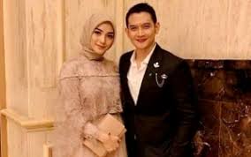 Memang ga pernah ada yang menyangka akan seperti ini akhirnya.rahasia allah ga ada yang tau yaa. Citra Kirana Dan Rezky Aditya Serasi Pakai Baju Pink Jalani Pemotretan Prewedding