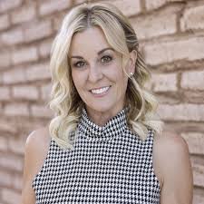 Jennifer Gage's Instagram, Twitter & Facebook