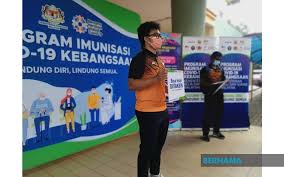 Menteri dan pejabat menteri tidak duduk dalam tender board. Bernama Pelumba Basikal Trek Muhammad Fadhil Atlet Pertama Terima Vaksin Covid 19