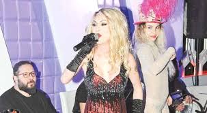 Gürol gülter 1996 yılında hayatını birleştiren şarkıcı, 2000'li yıllara kadar senesine kadar. Unlu Sarkici Gullu 9 Ayda 70 Kilo Birden Verdi Adeta Eridi Bitti Son Dakika Magazin