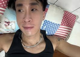 原相機素顏，有鬍子看起來就有成熟感了對不對？