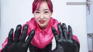 Satin and Leather Glove Hand over Mouth POV サテンとレザーグローブでハンドオーバーマウス -  Pornhub.com