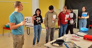 Estudiantes de enfermería de primer año realizan prácticas en el gabinete  de simulación clínica – Universidad del Chubut