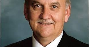 Highland school superintendent announces retirement