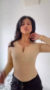Pretty Wild South Asian Model Cam Video