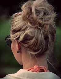 Découvrez notre tuto vidéo pour apprendre à faire un chignon facile. 15 Chignons Faciles Et Rapides A Faire