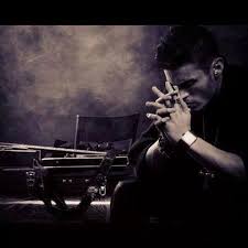 شلون يعني اتريـد اعيد وأحتفل والبس جـديد وآنه عيني بنصها ك اعـد شاب لـو شايب شهيـد العيد خلـه العيـد لآهـلــه يـافـرح fictional characters daryl dixon dixon