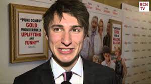Friday night dinner is returning to channel 4 for its most chaotic, frenetic and funniest series yet. Tom Rosenthal Interview Friday Night Dinner Series 3 Youtube