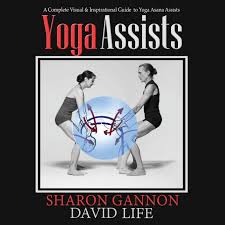 We believe that yoga is for everyone regardless of age and body type. Yoga Assists A Complete Visual And Inspirational Guide To Yoga Asana Assists Gannon Sharon Life David Amazon De Bucher