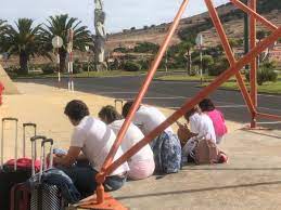 Em itália foram suspendidas as greves só nos sectores essenciais relacionados com o combate ao virus; Io Bq02 Vmrkm