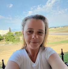 How to deal with a cheating boyfriend and find a supportive partner?