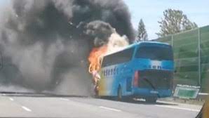Carregar mais paragens dos nossos parceiros. Chamas Consomem Autocarro Na A1 Em Vila Franca De Xira Duas Pessoas Ficaram Feridas Portugal Correio Da Manha
