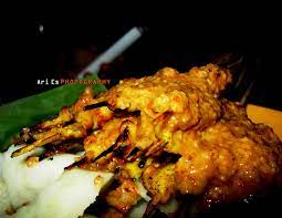 Sate Ambal From Kebumen Central Java Indonesia The Gravy Made From Soy Bean Cake Tempe Not As Usual From Peanut Makanan Indonesia Makanan Indonesia