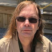 Walter Muse's Instagram, Twitter & Facebook