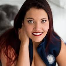 Ashlee Jarvis's Instagram, Twitter & Facebook