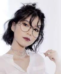 How Korean Girls Style Their Bangs 2021 Best Korean Products In 2021 Korean Short Hair Bangs Valentine S Day Hairstyles Makeup Looks