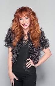Kathy Griffin We All Make Questionable Choices Stay Strong Go To Europe They Love Expatriots From The Trumplandi Kathy Griffin Female Comedians Girl Humor