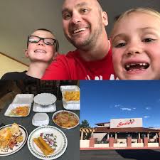 Assistant Coach Matt Benedict & Family getting @SadiesNewMexico tonight for  dinner supporting our local sponsors. @EddieNunezAD @UNMLOBOS #GoLobos  🏊‍♀️🐺🐾