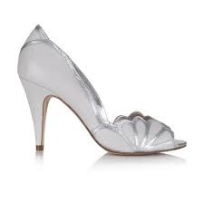 Brautschuh Weiss Und Silber Fur Die Hochzeit Isabelle Hochzeitsschuhe Brautschuhe Schuhe Hochzeit