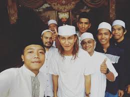 Terpidana kasus penganiayaan habib bahar bin smith yang akrab disapa habib smith sudah beberapa bulan menghuni lapas kelas ii a cibinong, . Pin On Frly