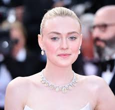 Mary elle fanning (born april 9, 1998) is an american actress. Dakota Fanning S The Bell Jar Now A Tv Show Kirsten Dunst Exits