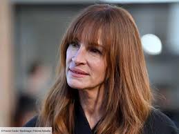 J'ai été tellement heurtée" : Julia Roberts revient sur les vives critiques  qu'elle a reçues en postant une photo sans maquillage