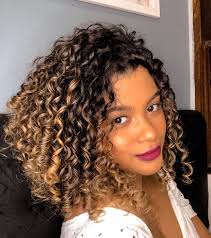 Ma è dopo il taglio che viene il vero impegno, soprattutto per chi sceglie di tenere i capelli lunghi e fluenti! Tagli Capelli Ricci Corti Tante Idee Per Tutte Le Chiome Trucchi Tv