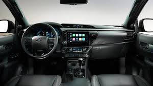The model range is available in the following body types starting from the engine/transmission specs shown below. Toyota Hilux Topmodell Invincible Unbesiegbar Nur Im Gelande