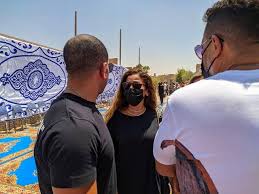 يحرص الإعلامي رامي رضوان على طمأنة جمهور الفنانة دلال عبدالعزيز، والدة زوجته الفنانة دنيا سمير غانم، والإفصاح عن تطورات حالتها الصحية دوريا منعا للشائعات Bzx Alxkoknmgm