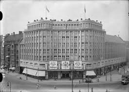 Wie Viele Kulturelle Wahrzeichen Berlins Hat Auch Das Denkmalgeschutzte Gebaude In Der Torstrasse 1 Eine Bewegte Verg Architektur Wahrzeichen Berlin Soho House