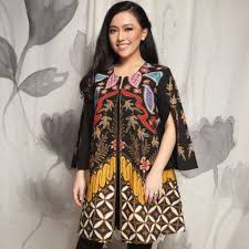 Dijadikan dress atau dibuat kebaya ala ningrat, semuanya pasti terpesona dengan penampilanmu. 32 Inspirasi Atasan Wanita Batik Lengan Panjang Buat Kamu Para Wanita Karir