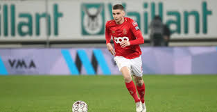 Ajax wil de spits, waar de club vorige maand 22,5 miljoen euro voor betaalde, wél bij de selectie hebben. Boskamp Zet Vraagtekens Bij Ajax Transfer Je Moet Het Altijd Maar Zien Voetbalprimeur Nl