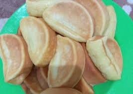 Pukis tanpa mixer, dan aku beri takaran sendok ya biar gampang, hasil empuk dan menul, bisa buat jualan juga😍 aku share step by step lewat foto … Resep Pukis Takaran Sendok Empuk Menul Radea