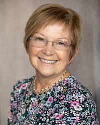 Alicia Earls's Instagram, Twitter & Facebook