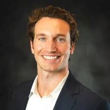 Evelyn Ding's Instagram, Twitter & Facebook