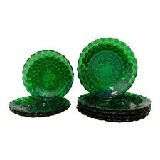 Each of the emerald green plastic dinner plates comes in a package of 20 and is perfect for both buffets and main courses. Pottery Glass Other Glassware France Free Ship New Emerald Green Glass 4 Mugs W Handle 4 Dessert Plates S 8 Dailystyles De