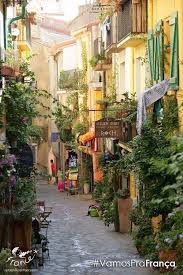 Boutiques Shops And Art Galleries In The Seaside Town Of Collioure France Places To Go Beautiful Places Places To Travel