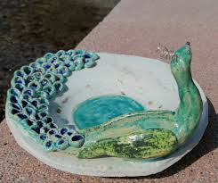Vogeltranke Keramik Mit Pfau Gartendeko Gartenkeramik Etsy Garden Pottery Handmade Art Garden Decor