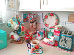 But long after 'za leftovers are tucked into the fridge, we're still soaking up the pioneer woman's incredible chef's quarters. Pioneer Woman Storage Bins Get Them At My Etsy Shop Sew Sweet Sidekicks Pioneer Woman Kitchen Decor Pioneer Woman Kitchen Pioneer Woman Dishes