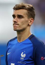 Le voir avec les cheveux longs et tous frisés ! Image De France Antoine Griezmann And Football Griezmann Antoine Griezmann Soccer Guys