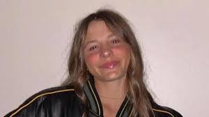 Anna Frey's Instagram, Twitter & Facebook