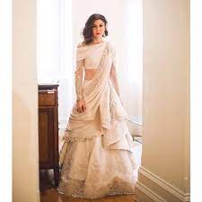 Naira is often seen sporting the newest trends in the fashion industry just like the off shoulder blouse! 42 Naira Dresses In Yrkkh Ideas Indian Designer Wear Indian Outfits Designer Dresses