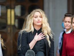 Amber heard and elon musk break up after a year of relationship. Amber Heard This Gift From Her Ex Elon Musk That Made Her Paranoid