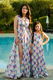 Le collezioni cerimonia mimilù rielaborano in modo pantofi 2018 marimea 7 aspect nou abiti mamma e figlia eleganti madre vestiti mamma e figlia uguali abbigliamento coordinato mamma bambina. Vestiti Uguali Mamma Figlia E Mamma Figlio Yuniko It