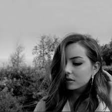 Danielle Kemble's Instagram, Twitter & Facebook