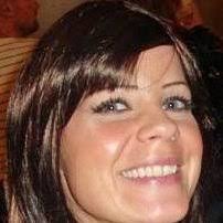 Mia Simons's Instagram, Twitter & Facebook