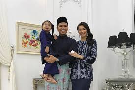Lara alana (born july 22, 2014) is famous for being instagram star. Omg Awal Ashaari Scha Alyahya S 3 Year Old Lara Alana Has To Start Paying Taxes Lipstiq Com