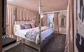 Paris hilton arrives in melbourne (kristian dowling / getty images) this particular coordination, as we learn from watching the video, was set up by footwear news for a photo shoot. Pink Bedroom Paris Hilton S Hollywood Hills Home Home Home Room Design Hollywood Glamour Bedroom