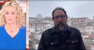 Bellissimo fuorionda della giornalista del tg5 simona branchetti. Federico Quaranta Fidanzato Dopo La Richiesta Di Perdono Alla Sua Ragazza E Sempre In Cerca D Amore Foto Ultime Notizie Flash