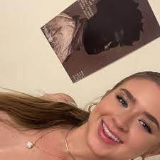 Emma Rae's Instagram, Twitter & Facebook